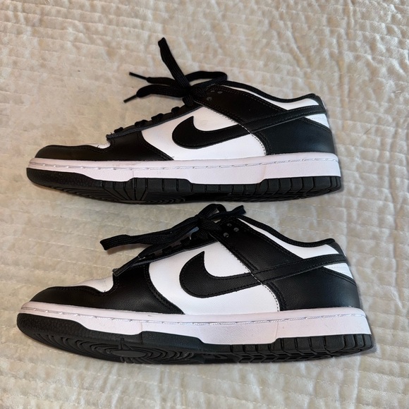 Women’s Nike Dunk Low Retro Shoes - Picture 3 of 6